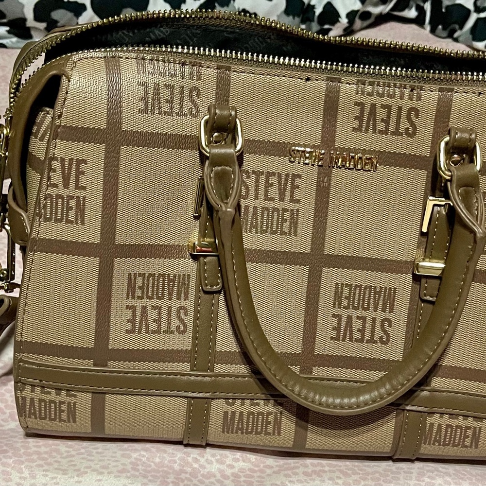 Tan Steve Madden Purse with Strap